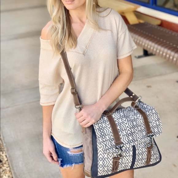 LAST ONE! X Design Messenger Bag - Picture 3 of 7